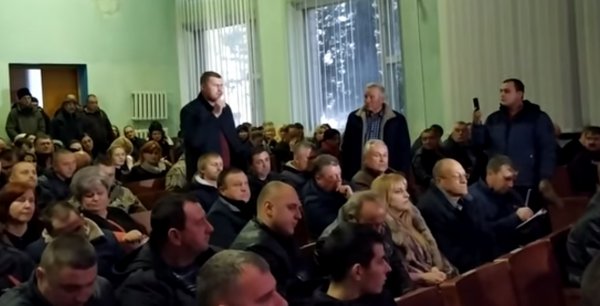 «Вы — позор народа»: Украинский фермер «разнес» депутата Рады за земельную реформу (видео) - «Новороссия»