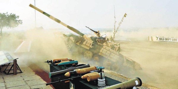 Эффектный маневр Т-72 в Индии сняли на видео
