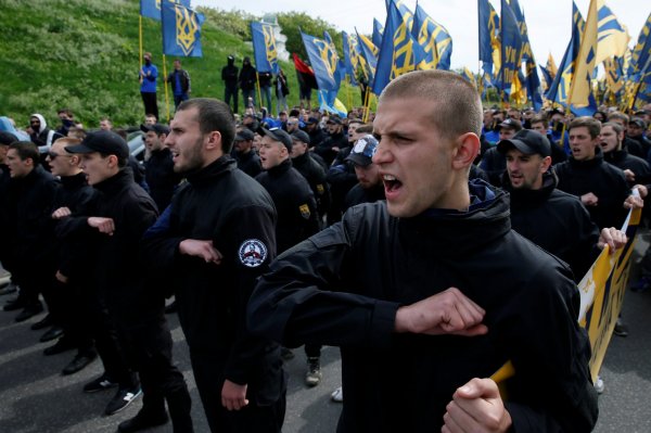 Эксперт: Запад намеренно потакает процветанию нацизма на Украине - «Новороссия»
