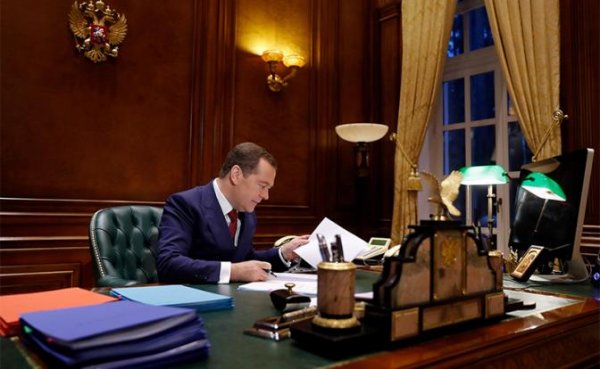 Конец тандема: Медведев уступил кресло премьера налоговику Мишустину - «Политика»