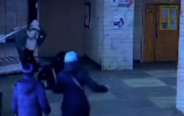 На ребенка в больнице рухнула металлическая дверь: появилось видео - «Украина»
