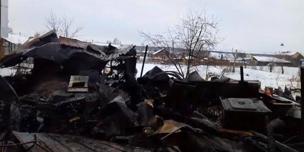 На Урале у пожаловавшейся на чиновников женщины сгорел дом и погиб муж