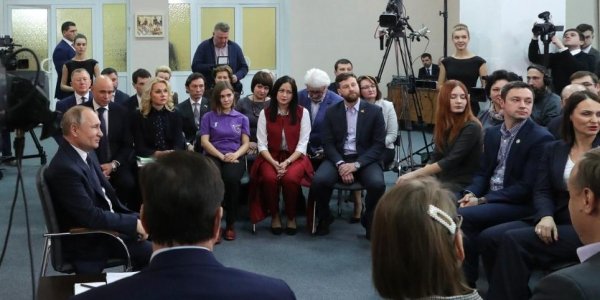 "С детьми живешь по-настоящему": журналисты побывали в гостях у многодетной семьи, которую похвалил Путин