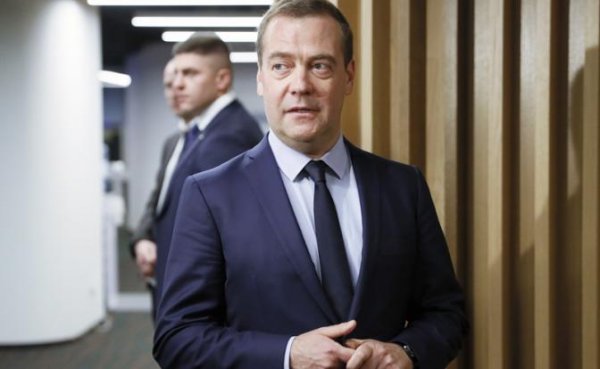 У отправленного в отставку Медведева остались козыри на руках - «Политика»
