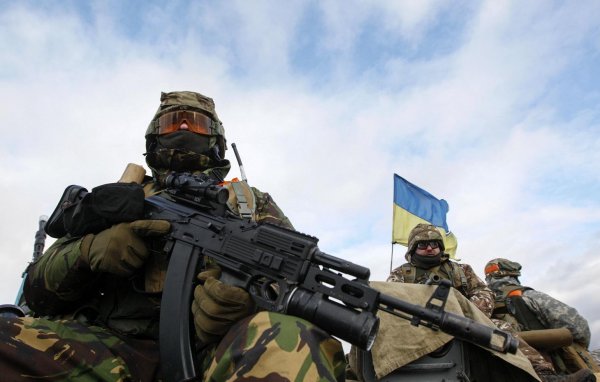 ВСУ разместили бронетехнику вблизи жилых домов в Луганском - «Новороссия»
