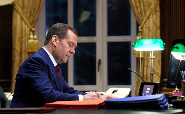Застой-2020: Медведева из кресла выкинет только непредсказуемый форс-мажор - «Политика»