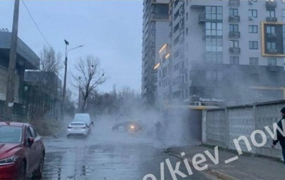 В Киеве снова прорвало трубу с кипятком - «Украина»