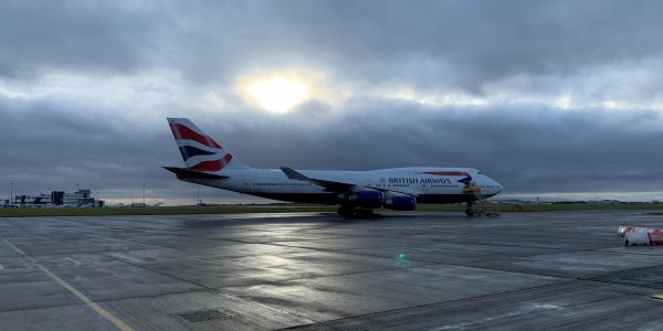 Британский пассажирский лайнер установил рекорд скорости из-за шторма
