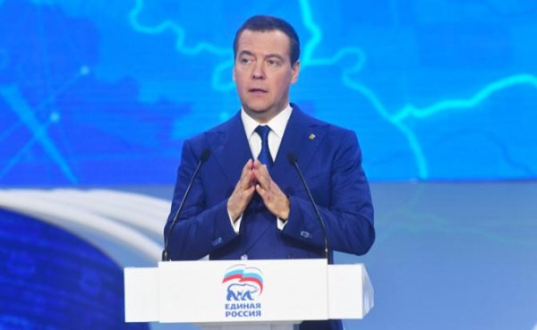 Медведев вцепился в «Единую Россию» после вброса «Медузы» о его отставке - «Политика»