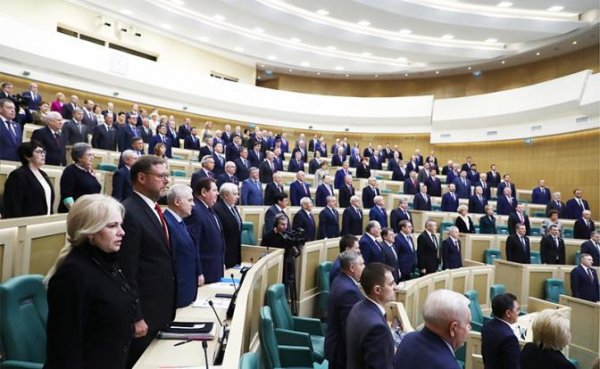 Они хотят вечной власти: В России сенаторы могут стать пожизненными - «Политика»