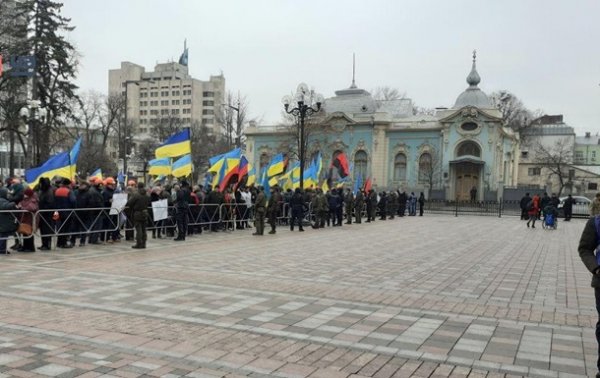 Под Верховной Радой митингуют шахтеры - «Украина»