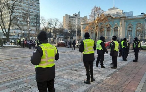 Полиция усилила меры безопасности в центре Киева - «Украина»