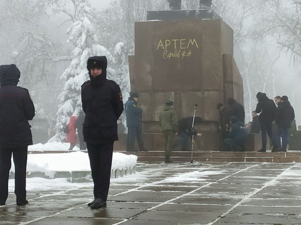 Саперы не обнаружили взрывчатку у памятника Артему - «Новороссия»