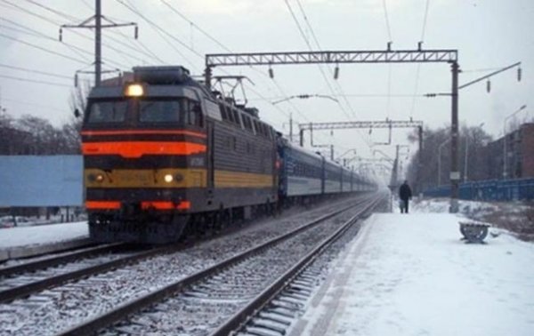 В Киеве поезд насмерть сбил девушку в наушниках - «Украина»