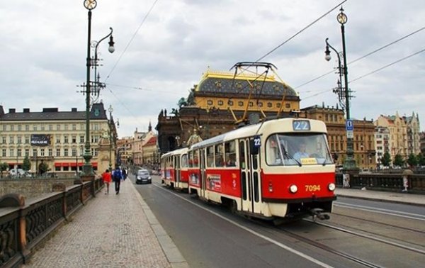 В трамваях Праги борются с вирусами с помощью озона - (видео)