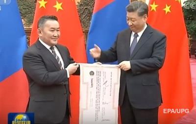 Президент Монголии в качестве поддержки подарил Китаю 30 тысяч баранов - (видео)