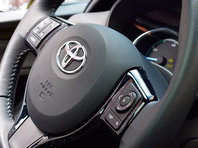 В Toyota придумали систему помощи водителям, которые путают педали - «Автоновости»