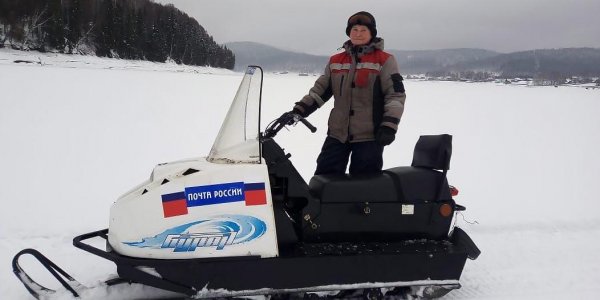 Башкирский почтальон 22 года развозит посылки на коне, лодке и снегоходе по отрезанным от мира деревням