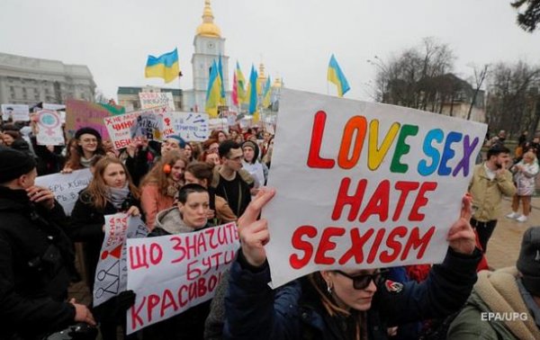 На Марш женщин в Киеве вышли две тысячи человек - «Украина»