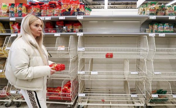 Россияне в панике сметают продовольствие в ожидании дефицита - «Общество»