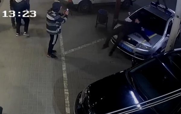 В Сумах задержали парня за танцы на машине копов - (видео)