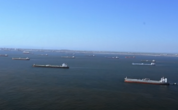 По берегам Калифорнии растянулись десятки невостребованных танкеров с нефтью - «Новороссия»