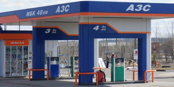 Россиянам объяснили, почему не будет дешевого бензина после падения мировых цен на нефть