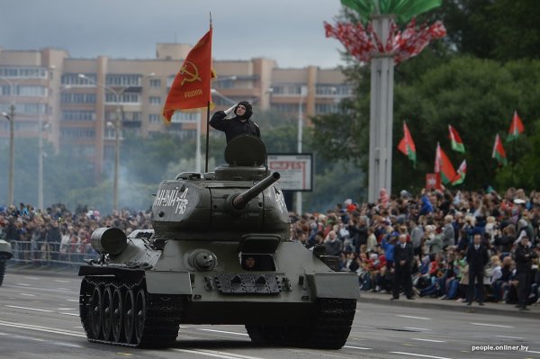 Российский политолог: Парад в Минске вызвал восторг у десятков миллионов людей - «Новороссия»