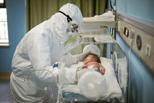 Трехлетний ребенок скончался от COVID-19 в Москве - «Новороссия»