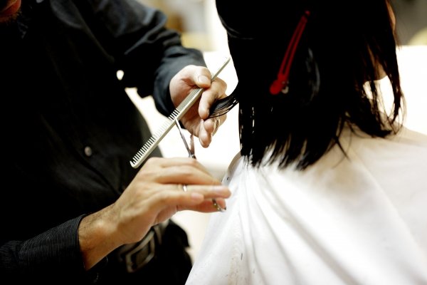Врач рассказала о «ковидных» правилах для парикмахерских - «Новороссия»