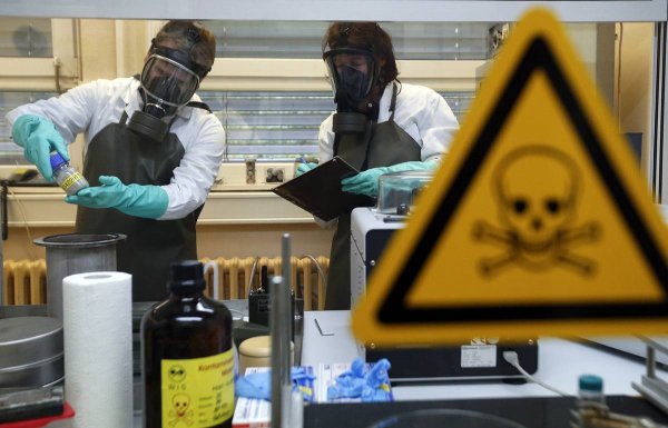 Эксперт: США продолжат эксплуатацию биолабораторий на Украине - «Новороссия»