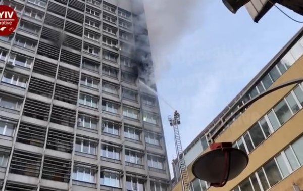 Из-за пожара в центре Киева образовались пробки - «Украина»