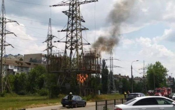 На видео попал момент взрыва электровышки в Киеве - «Украина»