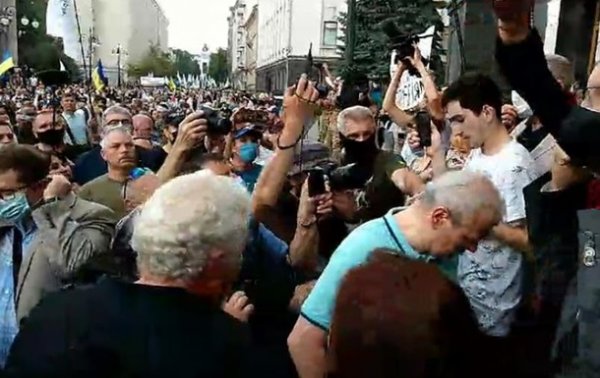 Сторонники Порошенко пришли под Офис президента - «Украина»