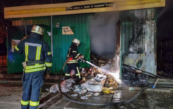 В Киеве сгорели торговые павильоны, есть жертвы - «Украина»