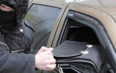 У киевлянина из машины украли полмиллиона гривен - «Украина»