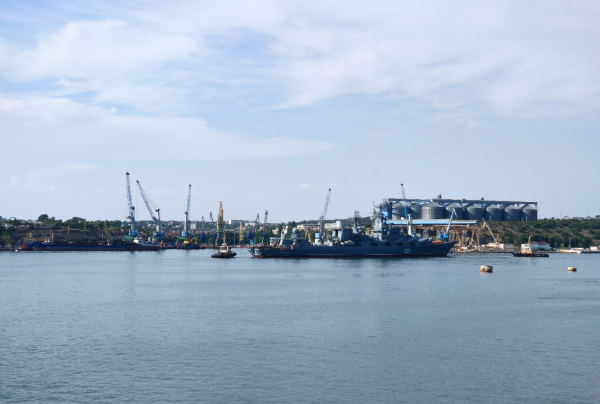 Крейсер «Москва» выведен из дока в Севастополе - «Новороссия»