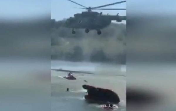 На пляже Харькова вертолет опрокинул лодку - (видео)