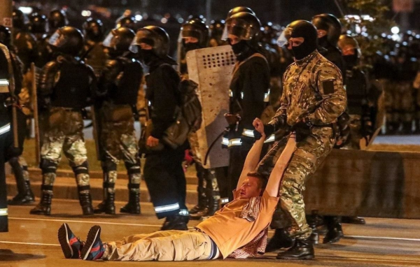 Глава МВД Белоруссии извинился за «травмы случайных людей» на протестах - «Новороссия»
