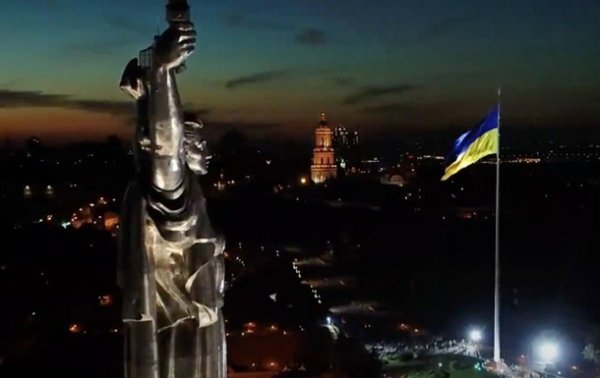 Кличко открыл мемориал с самым большим флагом Украины - «Украина»