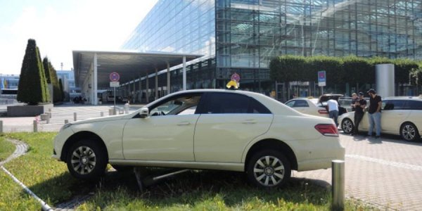 Не справился с коробкой: военный США в Германии не смог угнать Mercedes у таксиста