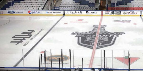 Темнокожие хоккеисты попросили у НХЛ перекрасить синюю линию в черный и $100 млн