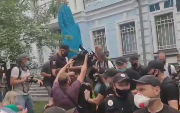 В Киеве полиция задержала активиста у посольства Беларуси - «Украина»