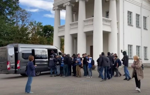 В Минске задержали два десятка журналистов - (видео)
