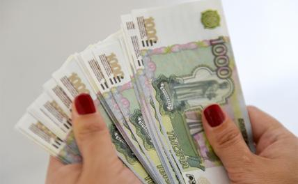 Правительство решит, сколько стоит труд россиян в час: В США платят по 500 рублей, у нас — 69 - «Экономика»