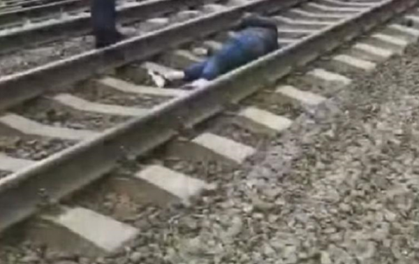 В Киеве поезд сбил девушку. 18+ - «Украина»