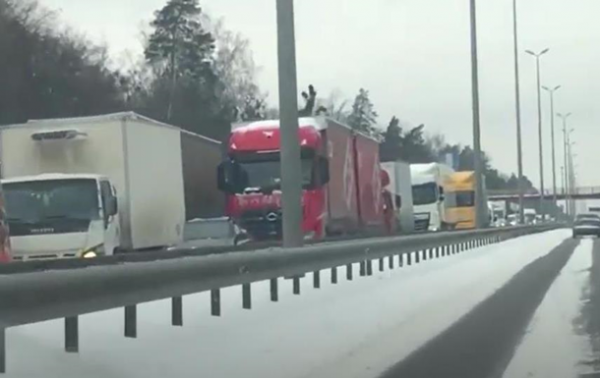 Въезд в Киев заблокирован грузовиками - «Украина»