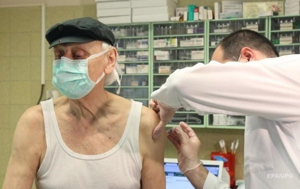 В Киеве начали вакцинировать людей старше 80 лет - «Украина»