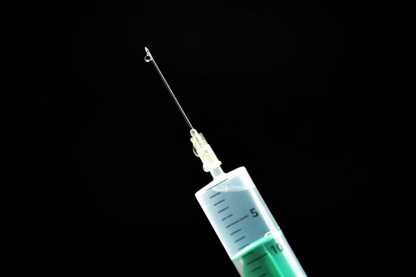 Рекомендует Борщ: в Минздраве Украины пояснили, как вакцинировать переболевших COVID-19 - «Новороссия»