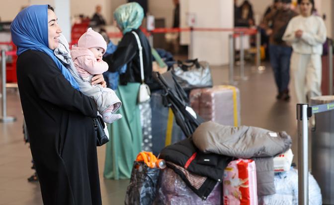 Дети мигрантов: Депортировать вместе с родителями или оставлять в России? - «Общество»